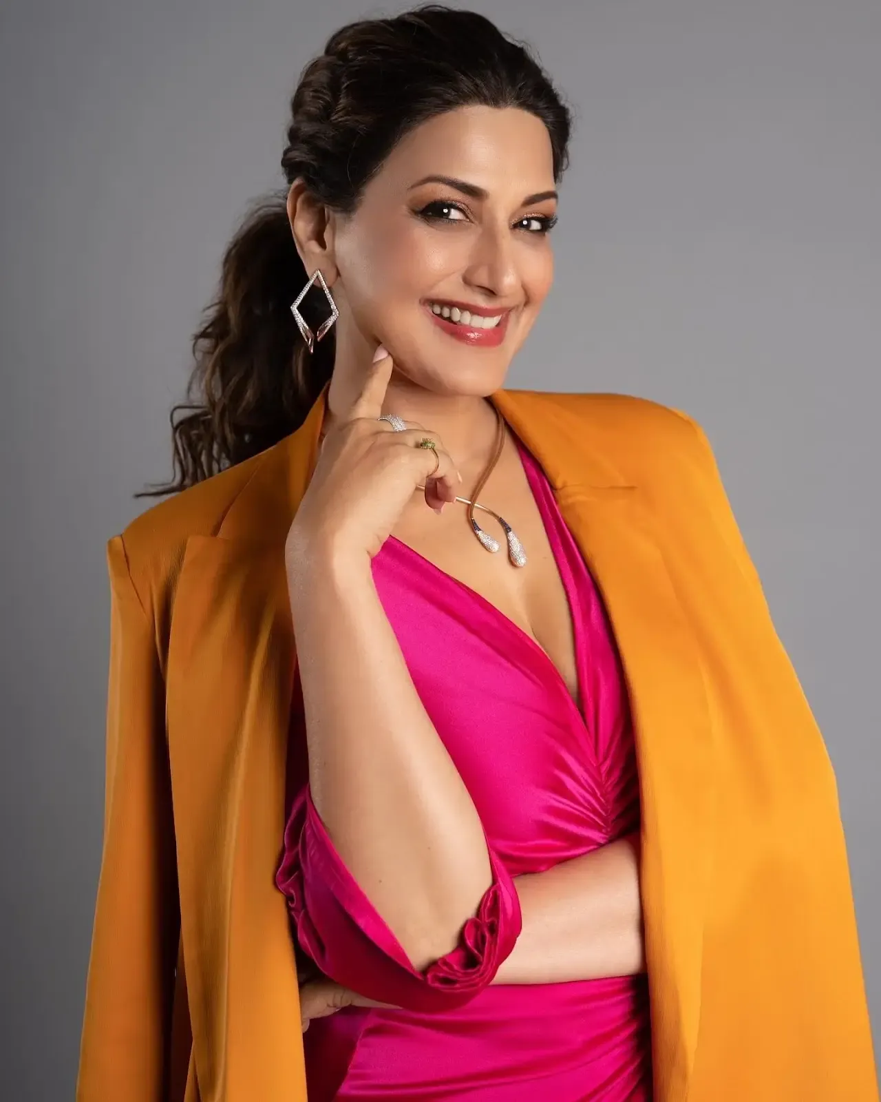 NORTH INDIAN ACTRESS SONALI BENDRE IN TRADITIONAL ORANGE DRESS